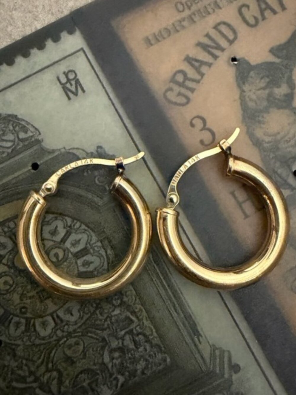 14kt solid gold designer Carla chunky high polished medium hoop earrings 3/4"